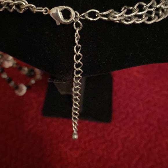 Black and Clear Crystal Cut Necklace with appearance of 5 strands of beads - Picture 4 of 4